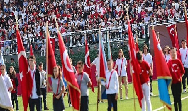 Aliağa Cumhuriyet İçin Atatürk Stadına Koştu