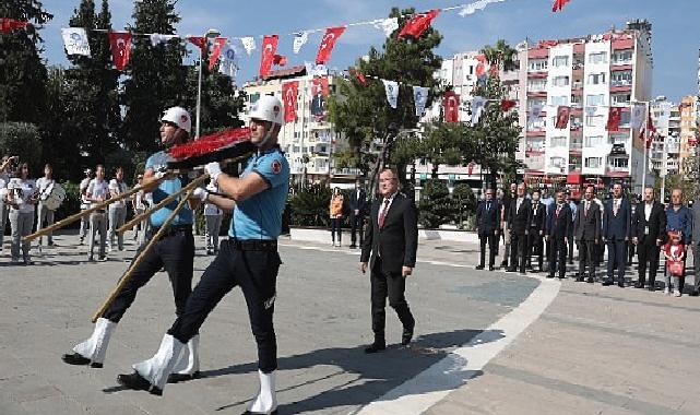 Antalya Büyükşehir’de Atatürk Anıtı’na çelenk sunma töreni