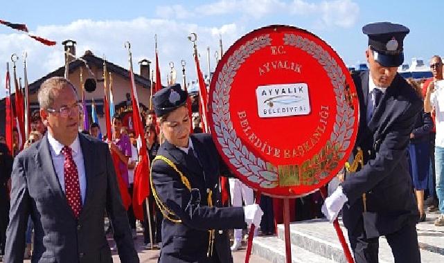 Ayvalıklılar cumhuriyetin 100.yıl dönümü için coşkuyla yürüdü