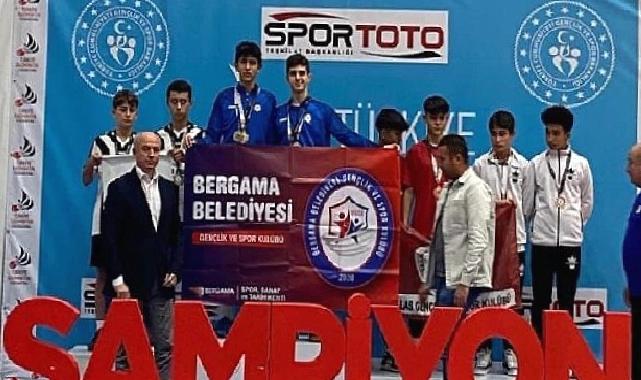 Bergama Belediyesi Badminton Takımı Başarıdan Başarıya Koşuyor