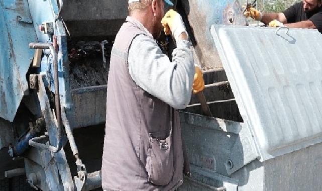 Bergama Belediyesi Çöp Konteynerlerini Temizliyor