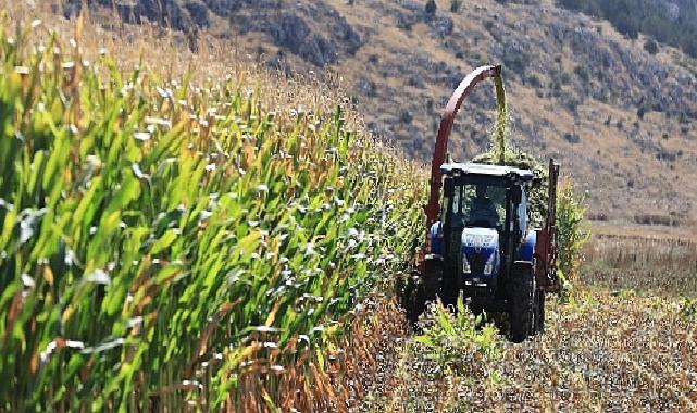 Büyükşehir Belediyesi Korkuteli Taşkesiği Mahallesi’ne Silaj Makinesi Hibe Etti