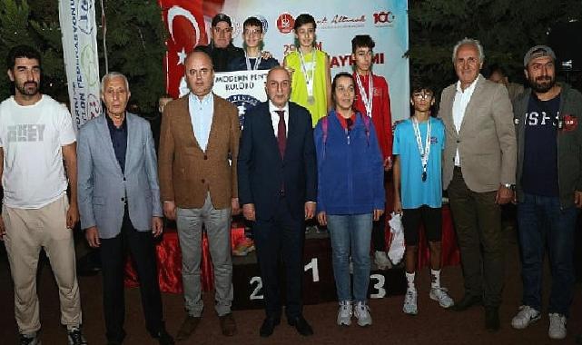 Cumhuriyetin 100. Yılına Özel Laser Run Yarışları Atatürk Botanik Bahçesi’nde düzenlendi