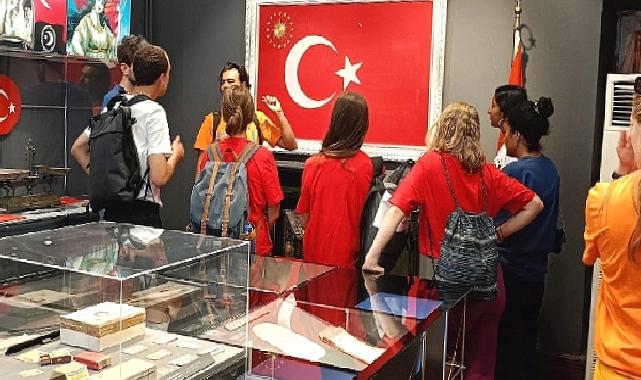 DEÜ Yabancı Uyruklu Öğrencilerine Türk Kültürünü Tanıtıyor