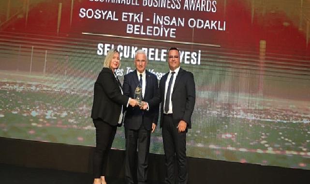 “Efes Tarlası Yaşam Köyü’ne Sürdürülebilir İş Ödülü”