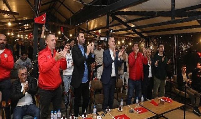 İnegöl Tribününde Milli Coşku