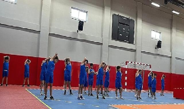 Kaş Ova Spor Salonu’nda spor kursları düzenleniyor