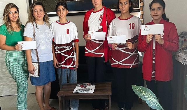 Kemer Belediyesi’nden Badminton Sporcularına Ulaşım Desteği