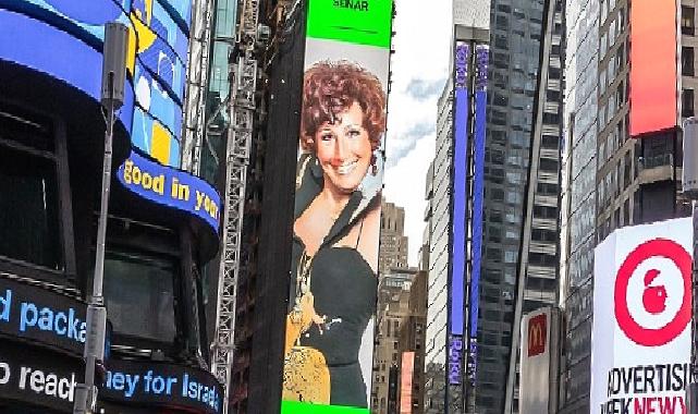 New York’ta bir ‘Cumhuriyet Divası’: Spotify’ın EQUAL Türkiye Ekim ayı elçisi Müzeyyen Senar New York Times Square’de