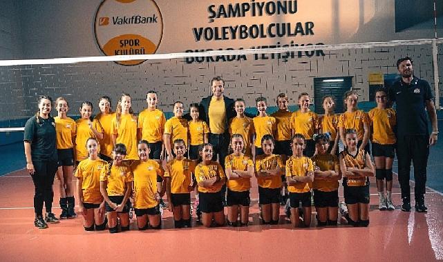 VakıfBank’ın Yeni Reklam Filmi Filelerden Çocukların Hayallerine Uzanıyor