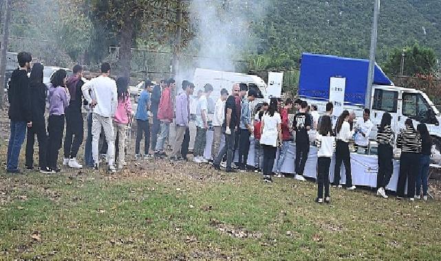 Başkan Topaloğlu’ndan öğrencilere mangal partisi