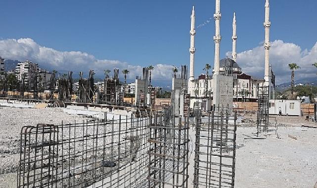 Kumluca Atatürk Stadyumu’nda çalışmalar hızla sürüyor