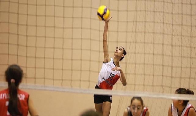 Burhaniye Belediyesi 2.Voleybol Turnuvasının açılışı yapıldı