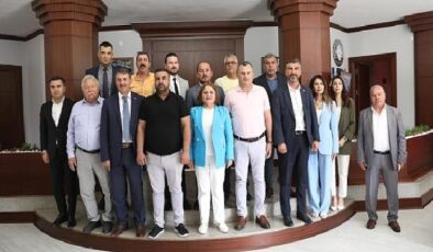 Didim’de Cumhur İttifakı Belediye Meclis Üyeleri Didim Belediye Başkanı Hatice Gençay’ı makamında ziyaret etti