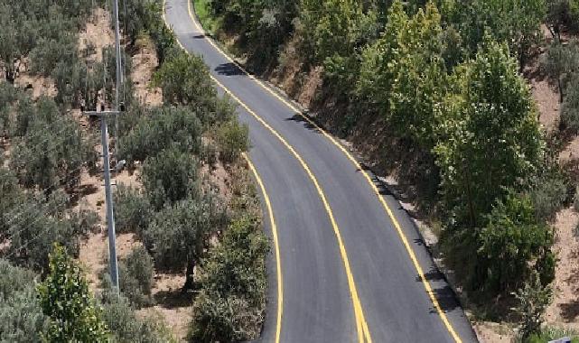 Aydın’da sürücüler ve yayalar için güvenli ve konforlu yollar oluşturan Aydın Büyükşehir Belediyesi, birçok farklı noktada yol yapım çalışmalarına hızla devam ediyor