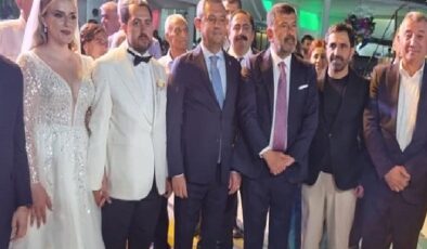 Güzelbahçe Belediye Başkanı Mustafa Günay, CHP Genel Başkanı Özgür Özel’inde katıldığı Melisa Yavaşoğlu ve Gaffar Çiçek’in düğün töreninde nikah şahitliği yaptı