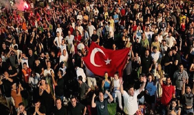 Milli Takım İzmirlileri sevince boğdu