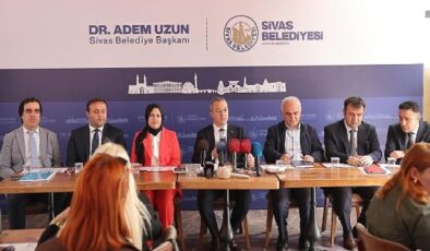 Sivas Belediye Başkanı Dr. Adem Uzun, kentte görev yapan basın mensuplarıyla bir araya geldi