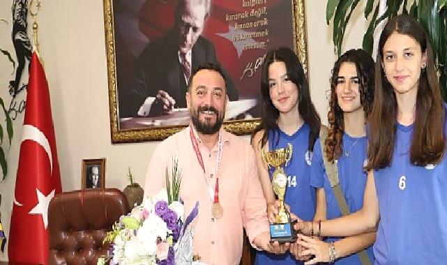 Başkan Turan; Kız voleybol takımımızın başarısını kutluyoruz