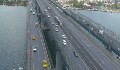 İstanbul Büyükşehir Belediyesi Haliç Köprüsü metrobüs yolundaki asfalt yenileme çalışmasını bitirdi