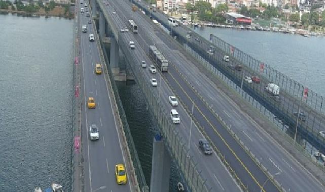 İstanbul Büyükşehir Belediyesi Haliç Köprüsü metrobüs yolundaki asfalt yenileme çalışmasını bitirdi