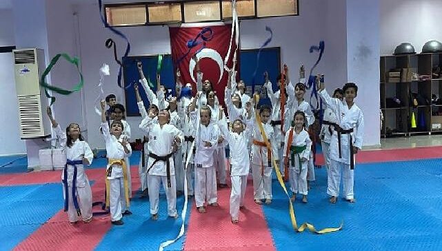 Kemer Belediyesi Karate Takımı kuşak atladı